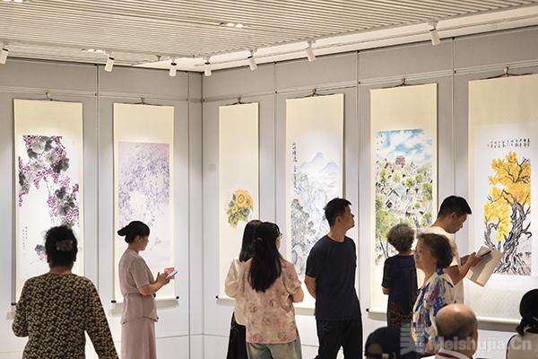 庆祝中国共产党成立104周年东城区群众美术书法作品展开幕